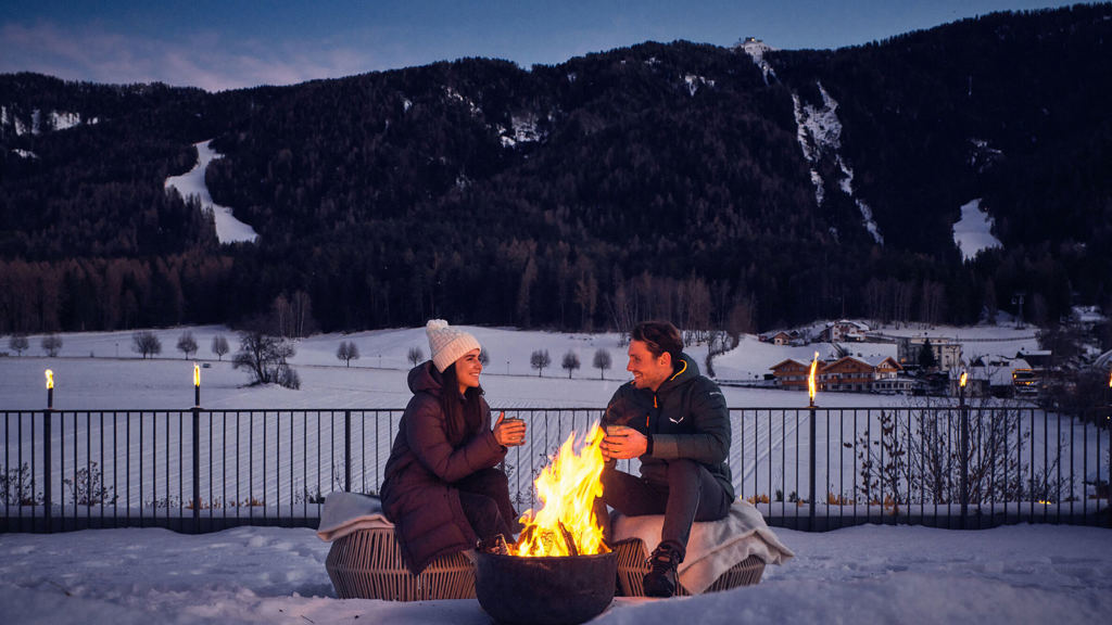 2201bb_falkensteiner-kronplatz-winter_firepit_2660.jpg
