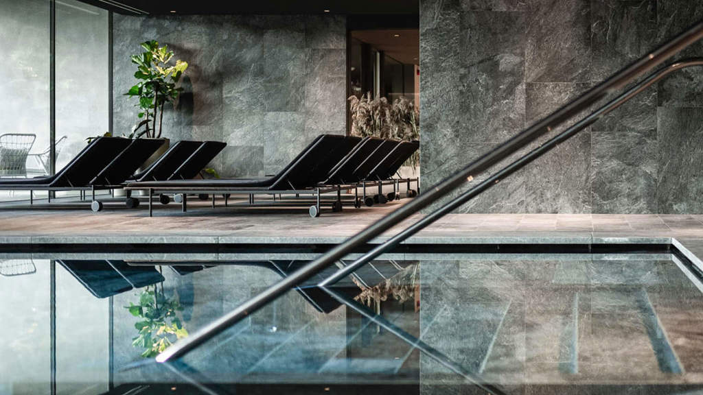 aparthotel-mit-pool-indoor-pool-1.jpg
