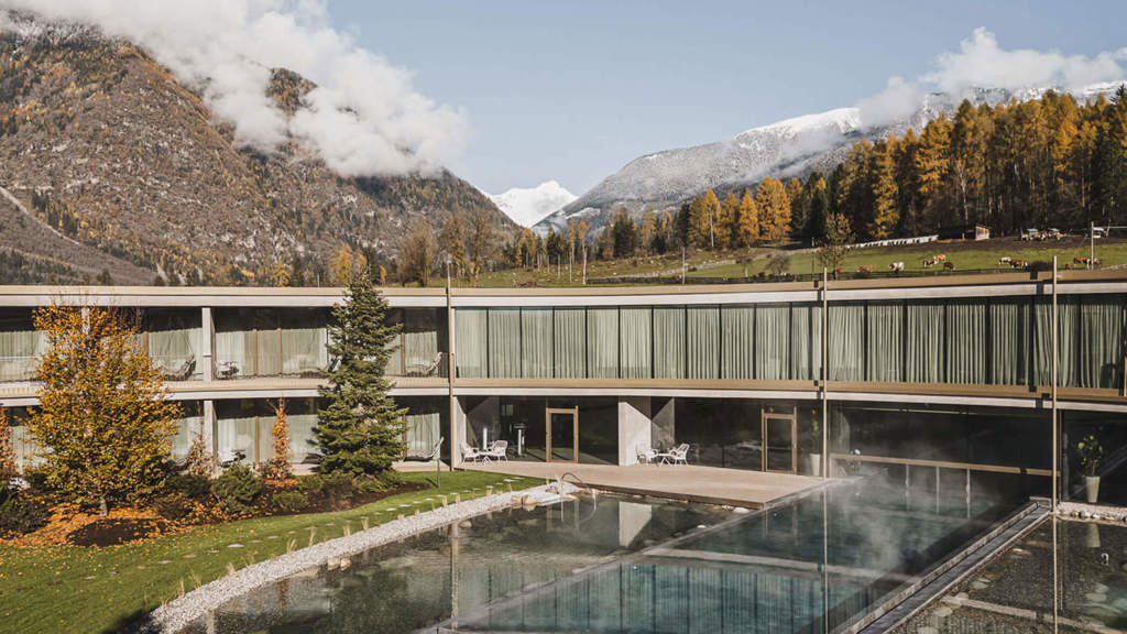 aparthotel-mit-pool-olm.jpg