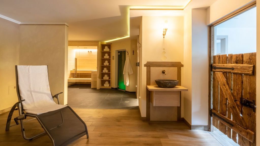 csm_hotel-monte-44-selva-wellness-ral0110-hdr_1652b53ae0.jpg
