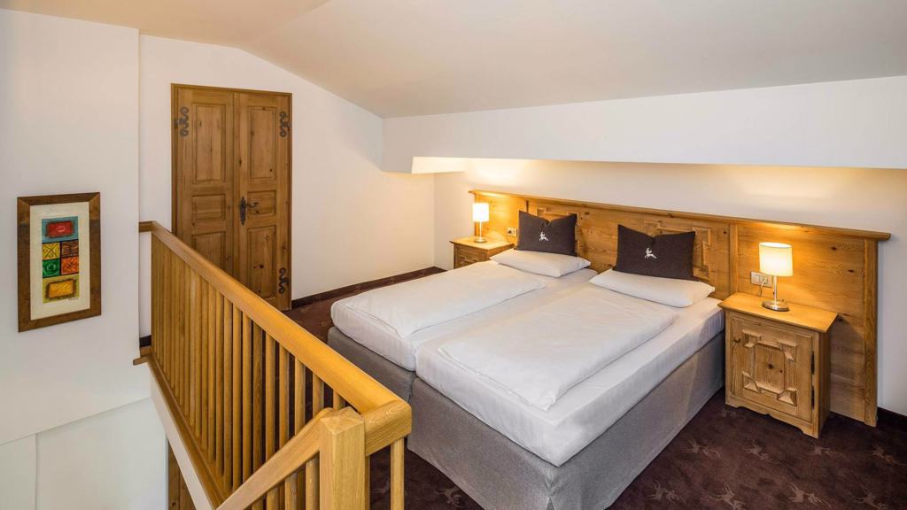 KRONPLATZ SUITE1.jpg