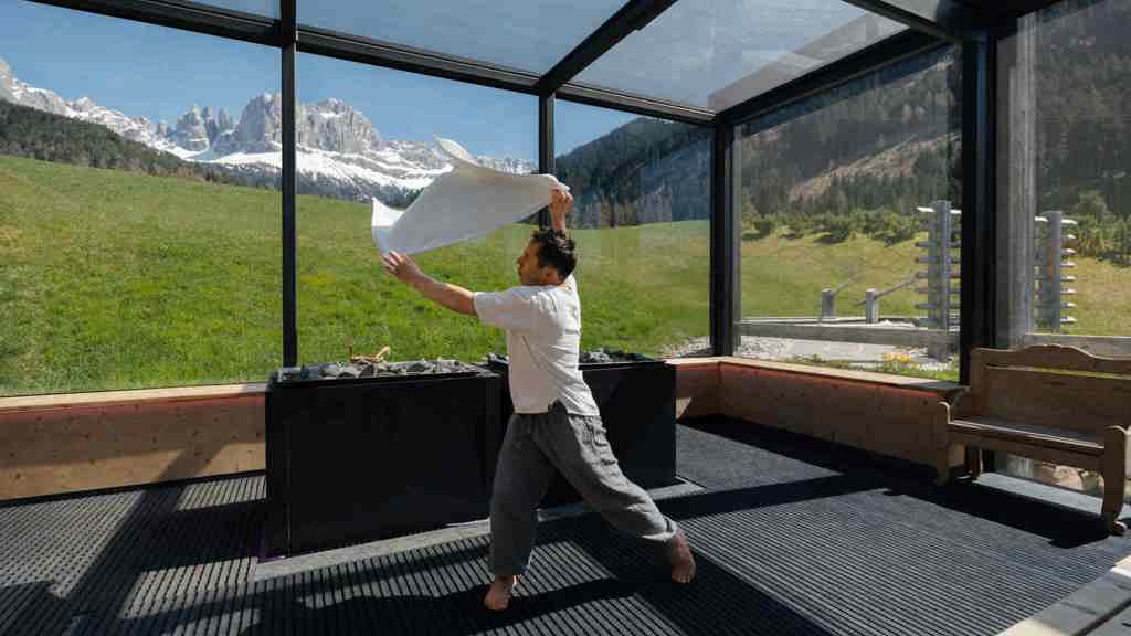 GlassSauna_infusion_Cyprianerhof_dolomites©Upscale.jpg