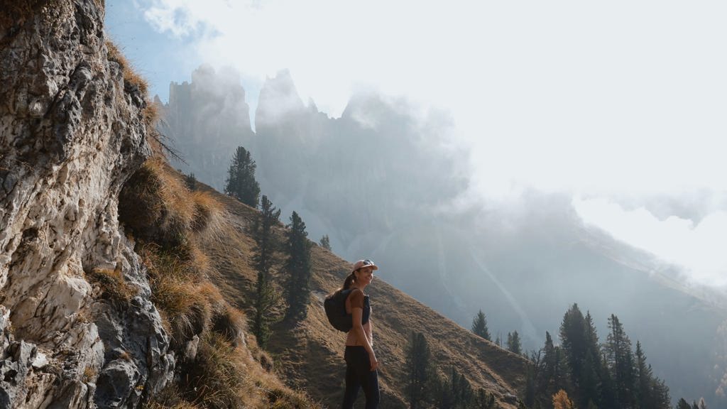 Hiking_Dolomites_Autumn_Cyprianerhof_©alltimelaura.jpg