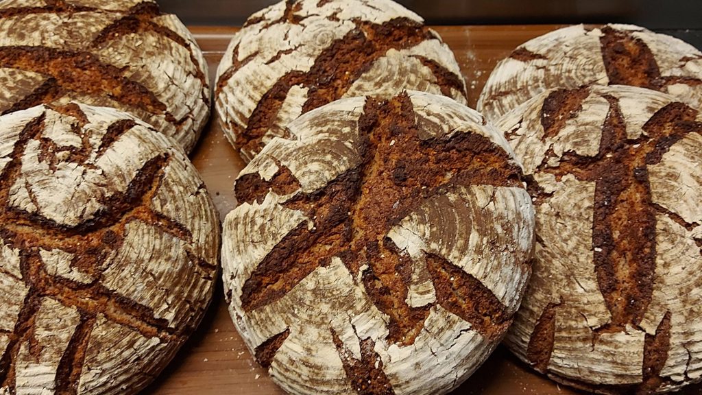 selbstgemachtes-Brot-vom-Steinofen.jpg
