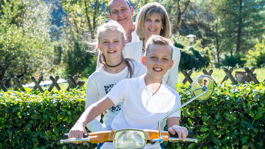 hotel-sigmunderhof-haus-familie-vespa-philosophie-1536x1115.jpg
