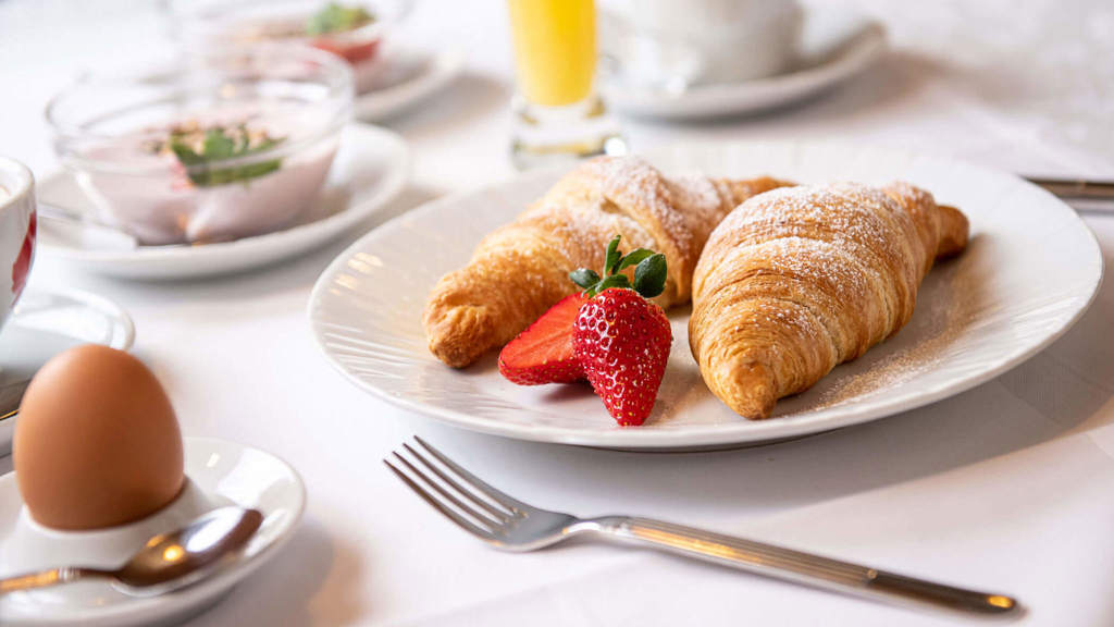 hotel-sigmunderhof-kulinarik-fruehstueck-11-croissant.jpg