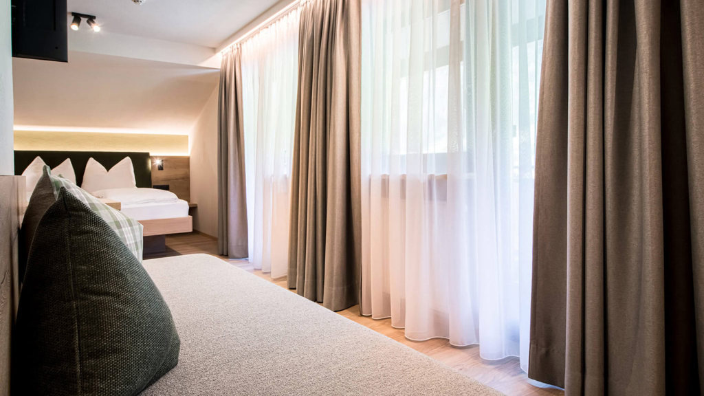 hotel-sigmunderhof-zimmer-superior-sofa-1.jpg