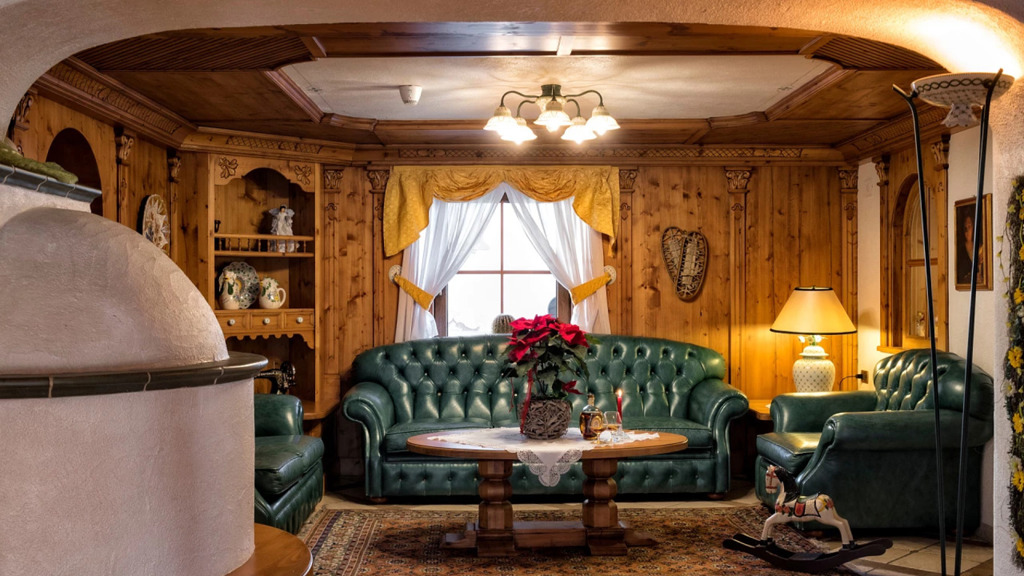 lounge_brunella_hotel_sanvigiliodimarebbe-desktop-webp.jpg
