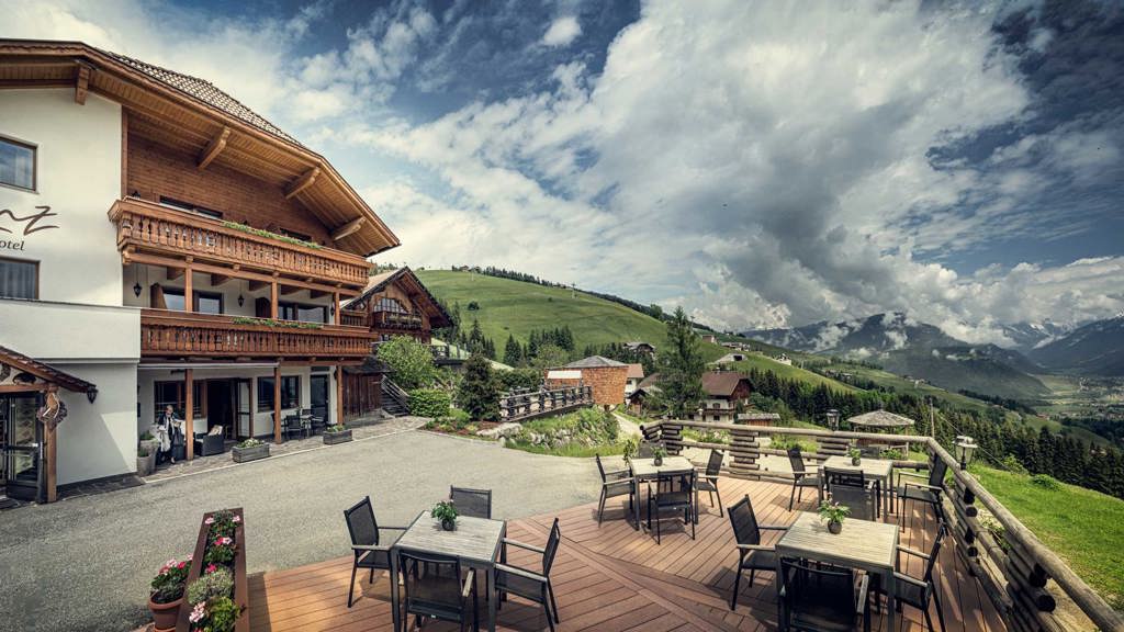 Almhotel Lenz - Hotel in Olang at Mt. Kronplatz / Zuid-Tirol