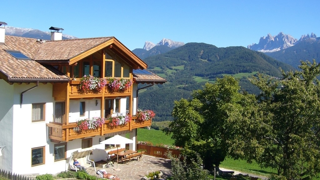 Appartements Kerschbaumer - Ferienwohnung / Residence in Feldthurns im Eisacktal / Südtirol
