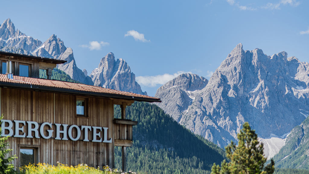 BerghotelAnsichtSommer©wisthaler.com_20_06_berghotel_HW7_1284.jpg