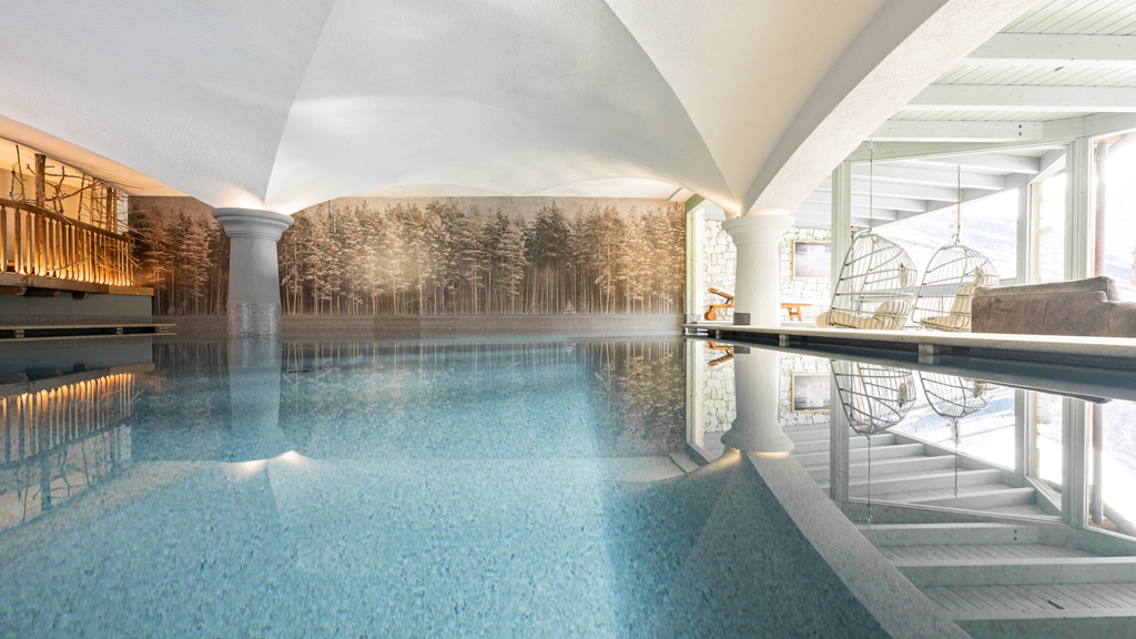 PoolindoorBreiD©wisthaler.com_24_12_berghotel__HW89204.jpg