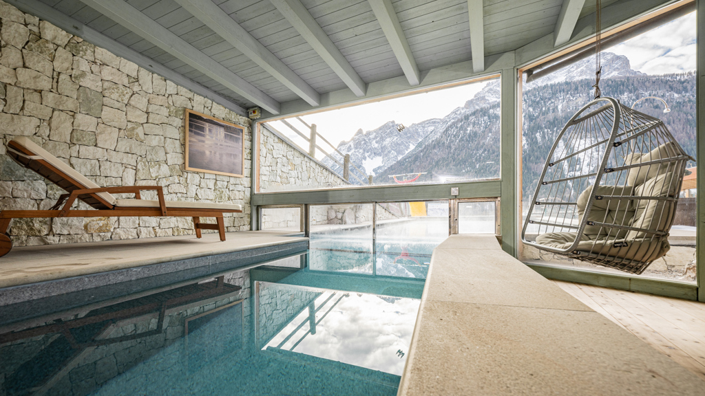 PoolindoorBreitB©wisthaler.com_24_12_berghotel__HW89226.jpg