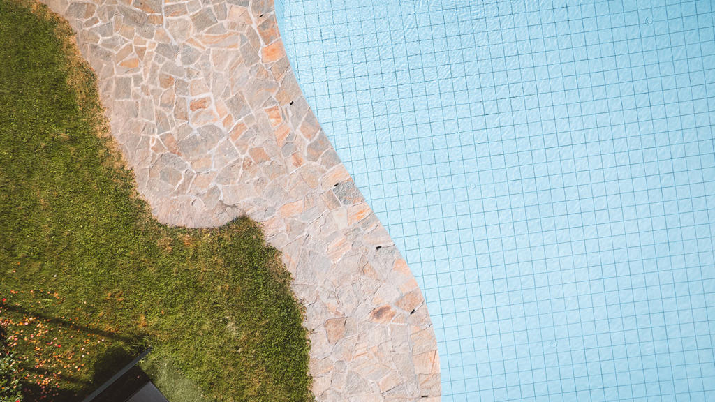 brunnhofer-dorftirol-schwimmbad.jpg