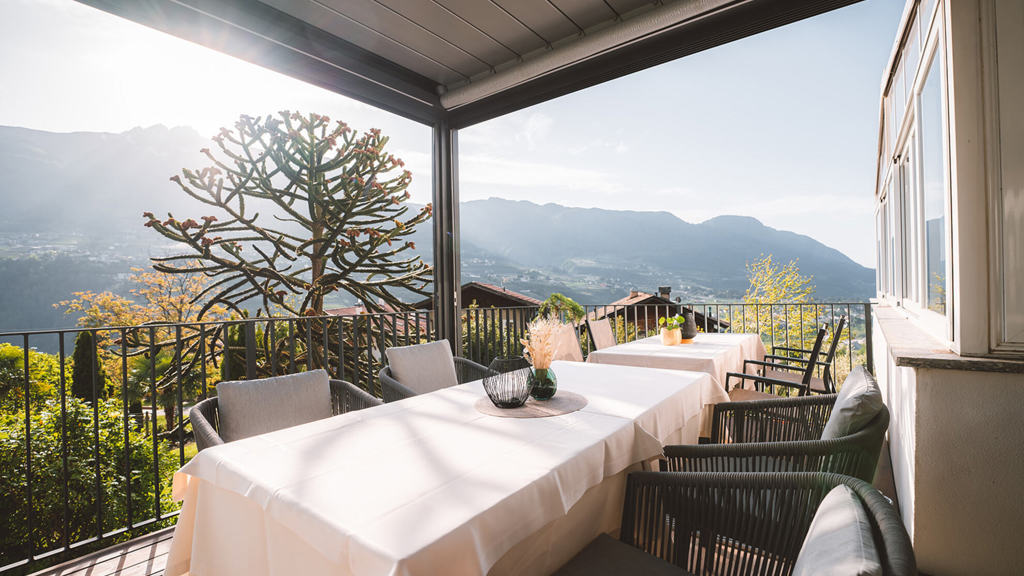 hotelbrunnhofer-dorftiro-wintergarten-view.jpg