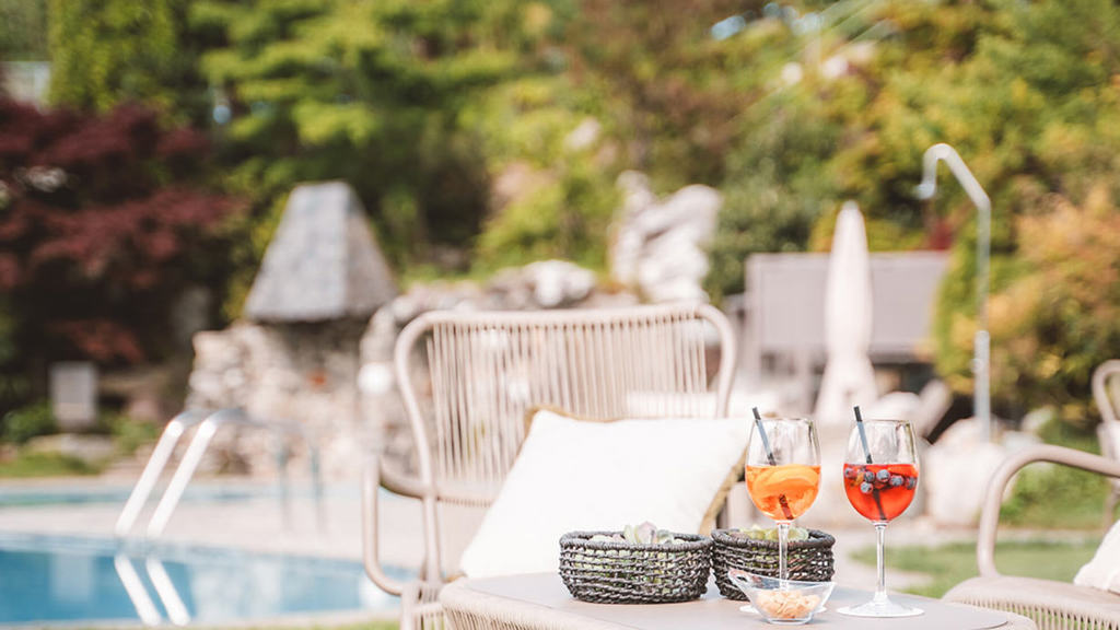 hotelbrunnhofer-dorftirol-lounge-outdoor-pool.jpg