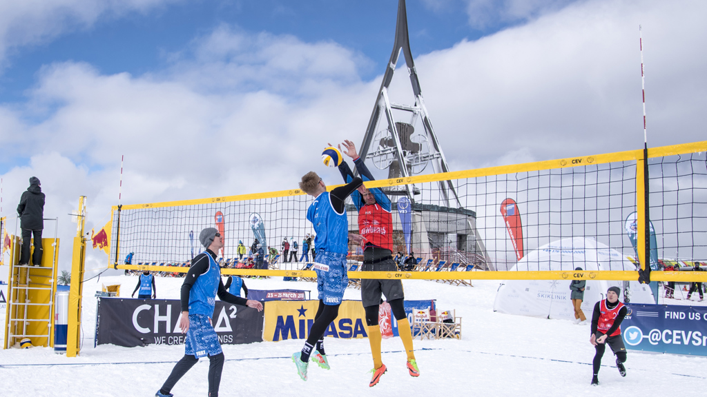 ©Skirama Kronplatz_Snow Volleyball 1.jpg