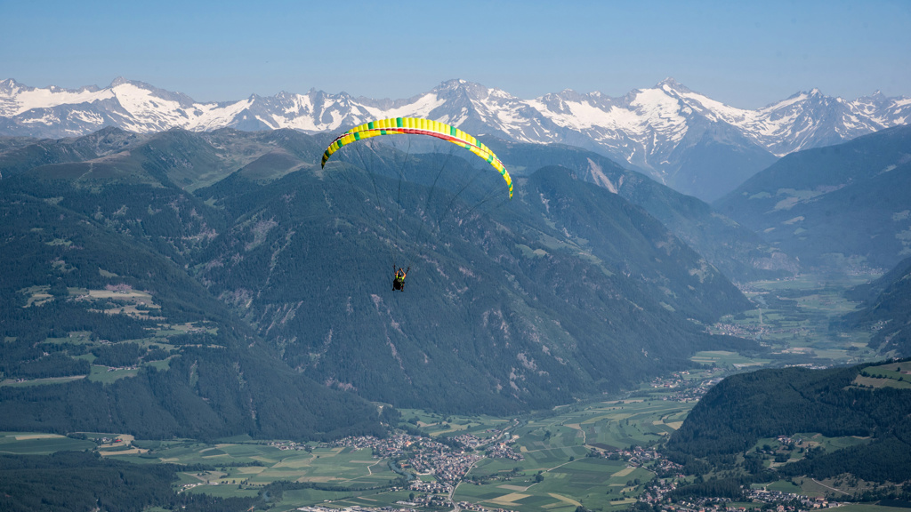 ©Skirama Kronplatz_Paragleiten Kopie.jpg