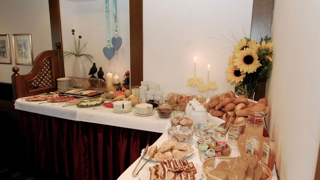 csm_fruehstuecksbuffet-grafenau-gourmet-urlaub_49d01b09d9 (Kopie).jpg