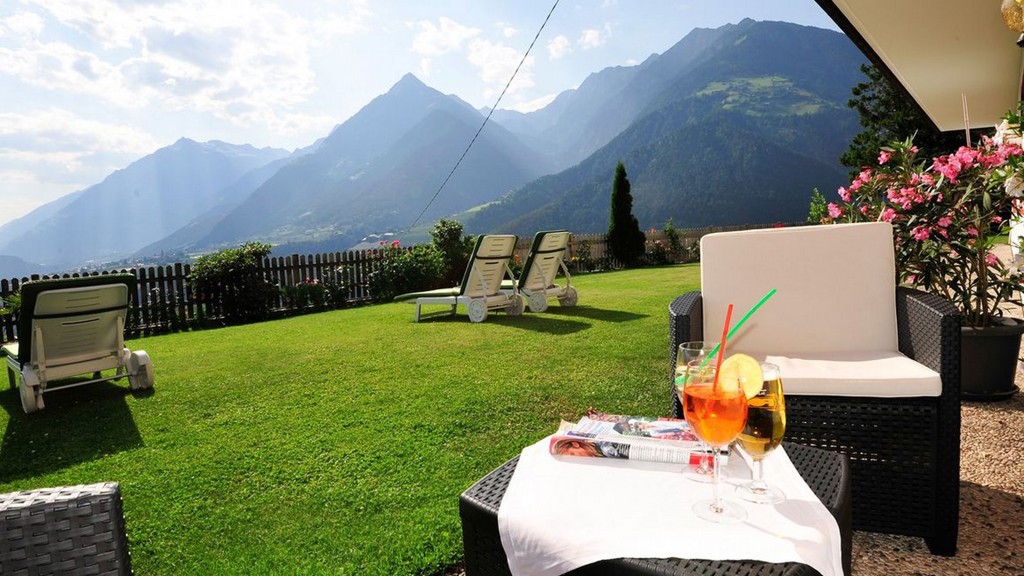 csm_garten-terrasse-grafenau-schenna_686b4ebd6d (Kopie).jpg
