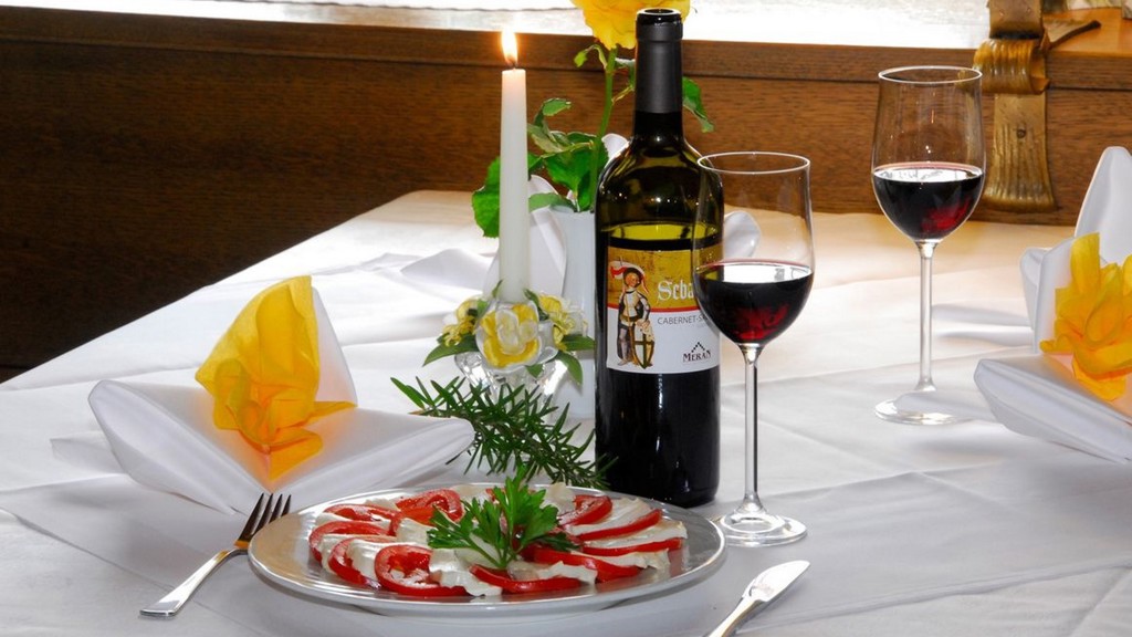 csm_gourmet-abendessen-wein-grafenau-urlaub-suedtirol_35c547320d (Kopie).jpg