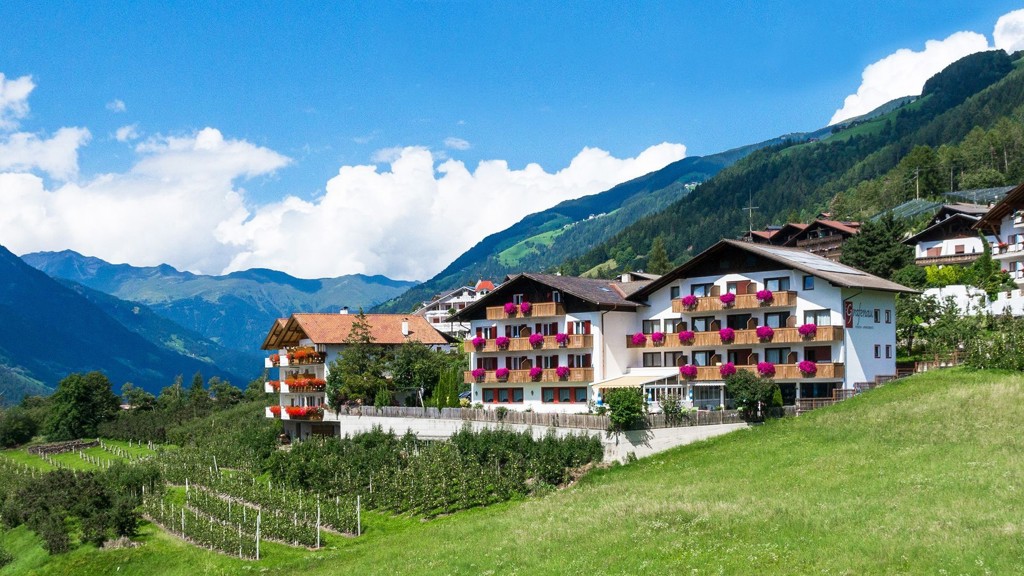 csm_grafenau-haus-schenna-panorama-balkon_77f76fa6df (Kopie).jpg