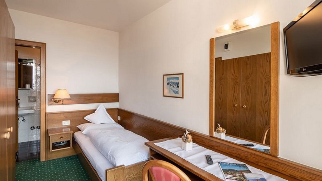 Einbettzimmer 1 (Kopie).jpg