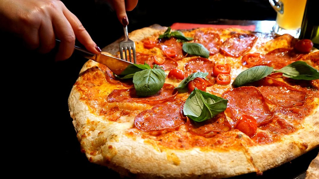 01-Pizzeria-Algund-Meran-Gstoer.jpg