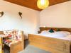02-Toellerhof-Zimmer-Algund-Meran.jpg