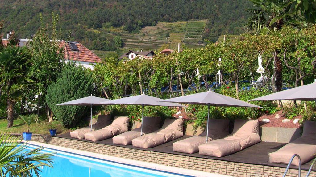 07-Pool-Wellness-Algund-Hotel-Gstoer.jpg