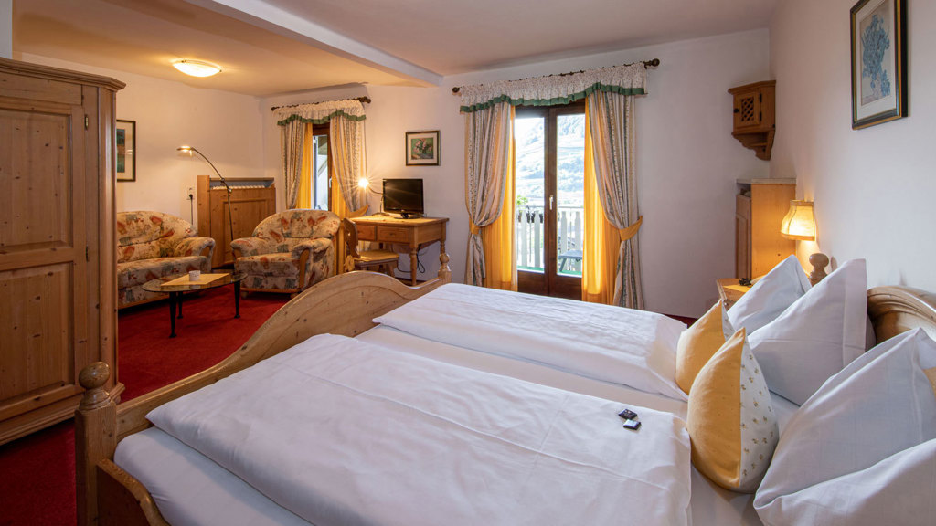 07-Sonnenbichl-Residenz-Pension-Algund-Zimmer.jpg