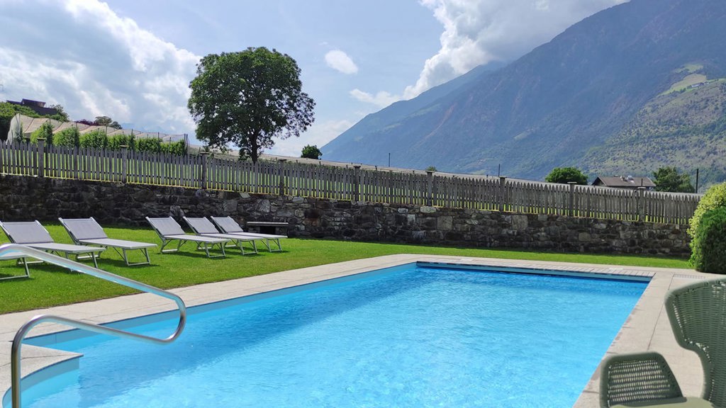21-Residence-Hochwart-Naturns-Ferienwohnung-Pool.jpg