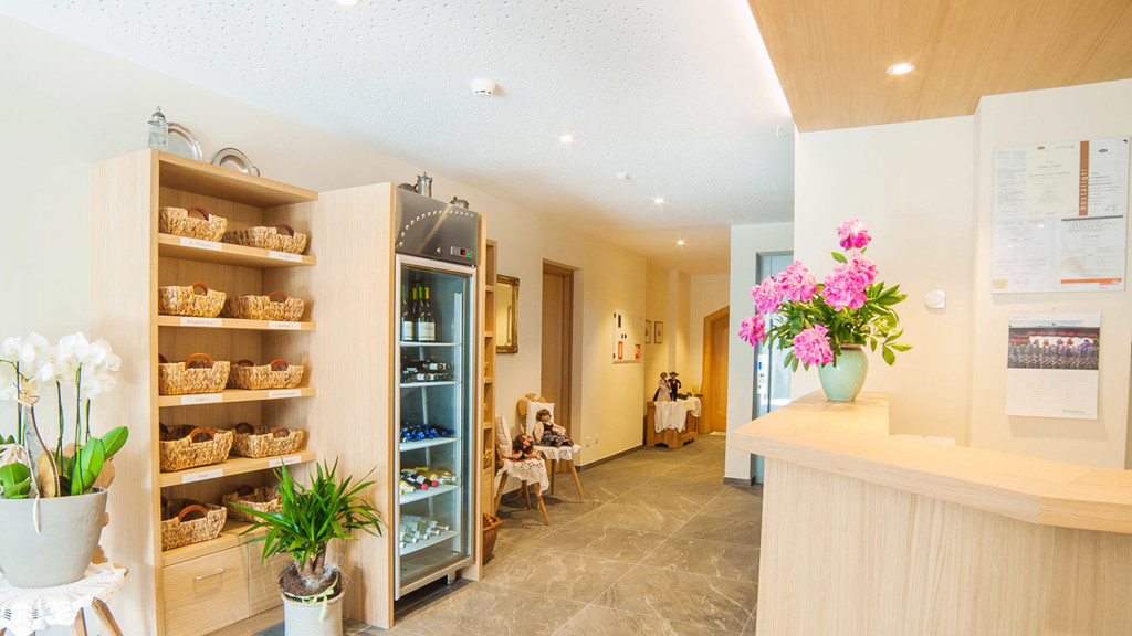 Residence-Hochwart-Naturns-Fruehstueck-Baden-Relaxen-04.jpg