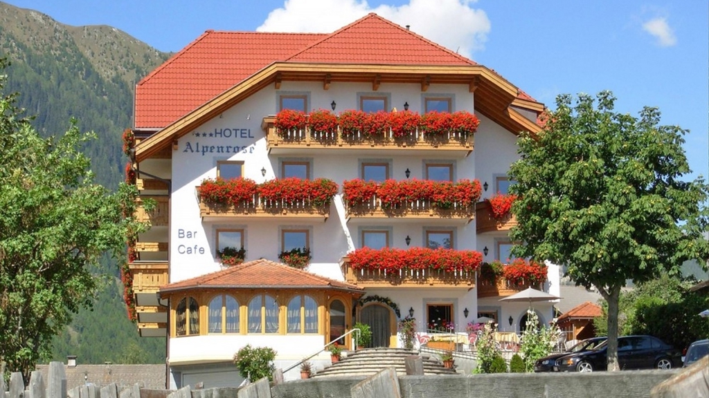 Alpenrose B&B Hotel Suite & Apartments - Apartment / Residence in Vals in Eisacktal / Zuid-Tirol