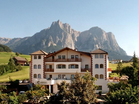 Hotel Castel Oswald von Wolkenstein - Kastelruth im Seiser Alm-Schlerngebiet