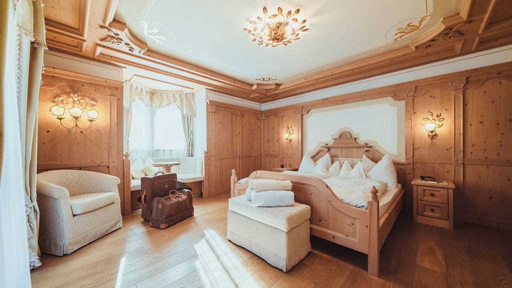 camera_elegance_2022_02.jpg