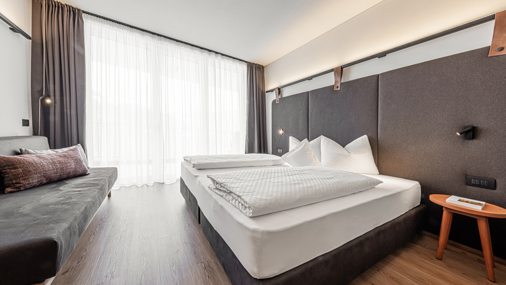 Hotel_Alpenrose_Alta_Badia_Wengen_Zimmer_2024_07.jpg