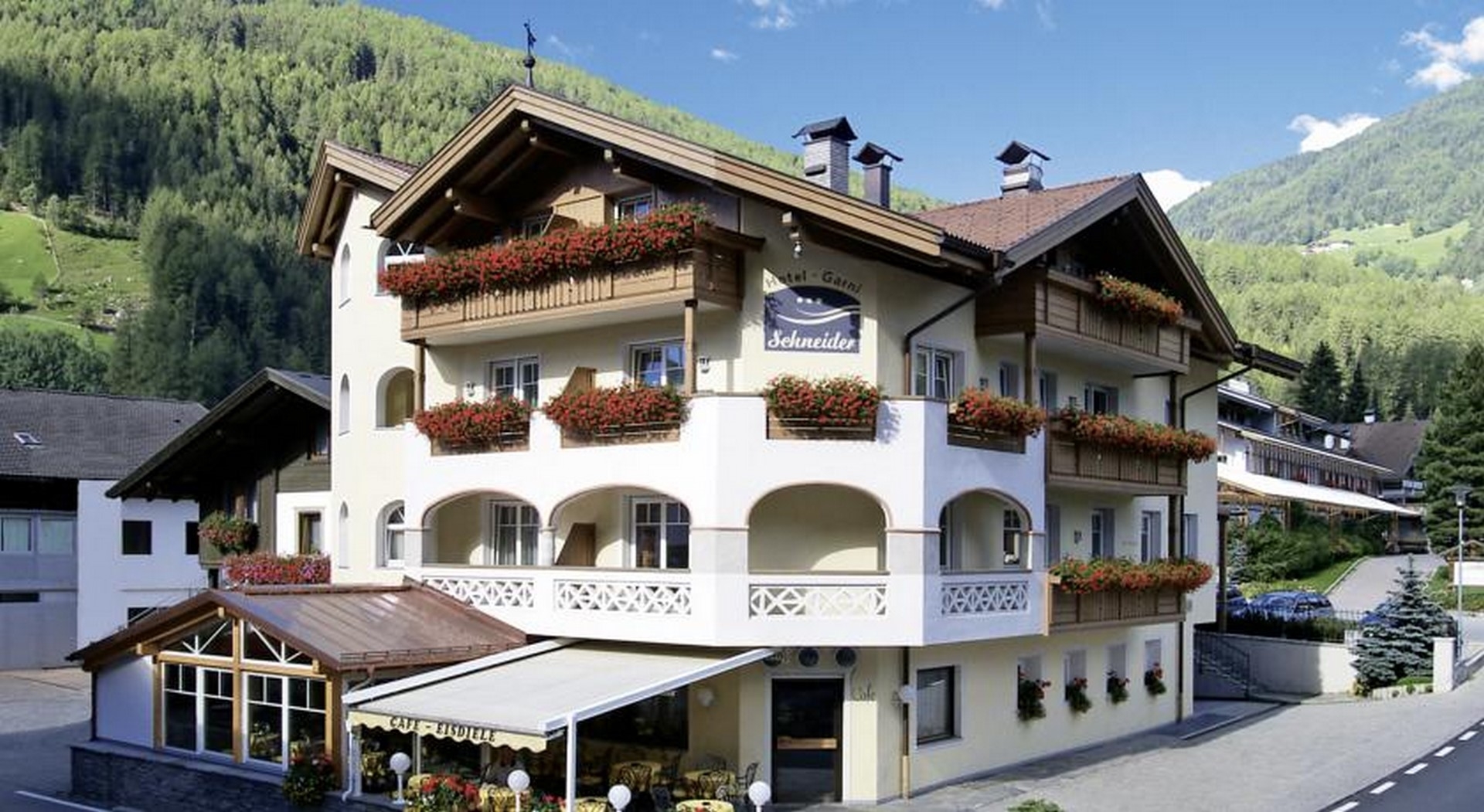 Hotel Garni & App. Schneider - Lutago in Valli di Tures e Aurina