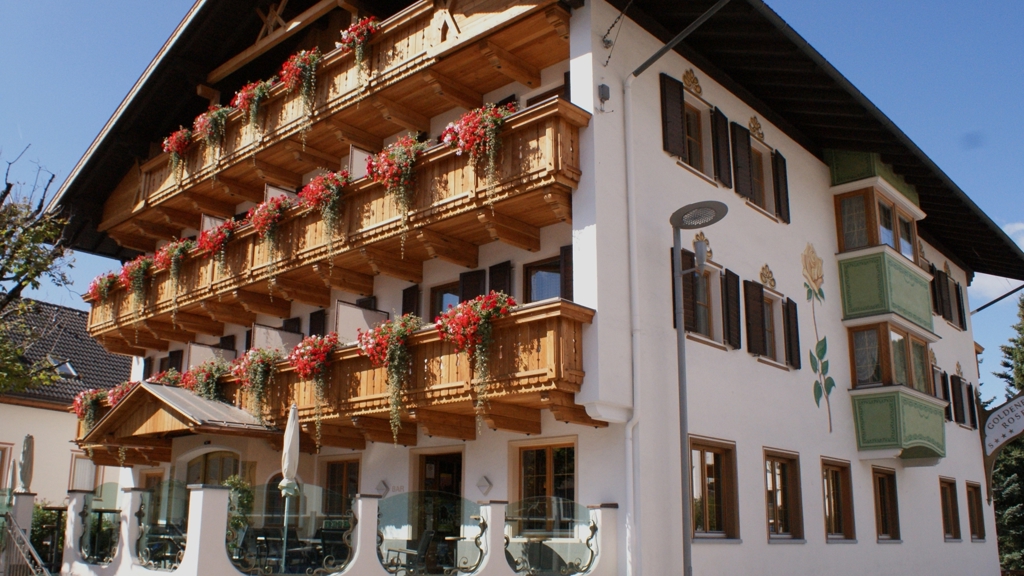 Hotel Goldene Rose - Hotel in Welsberg-Taisten at Mt. Kronplatz / South Tyrol