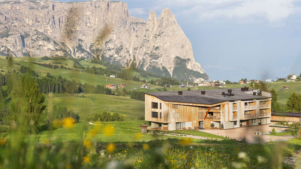 Icaro_Hotel_Aussen_Sommer_12_heller.jpg