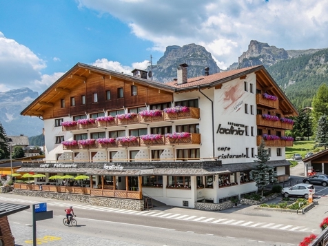 Hotel Ladinia - La Villa in Alta Badia