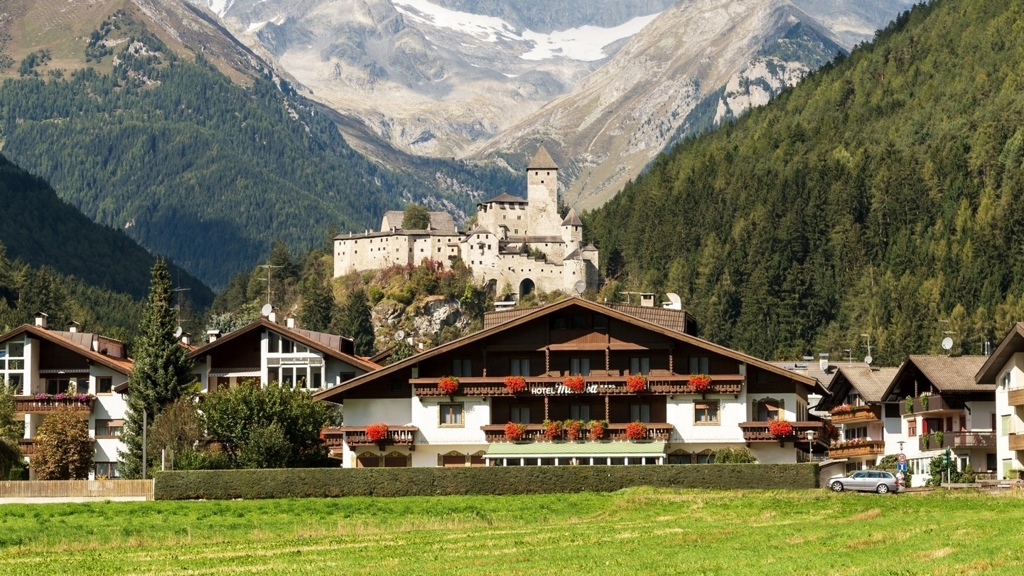 Hotel Mirabell - Hotel in Sand in Taufers in Tauferer Ahrntal / Zuid-Tirol