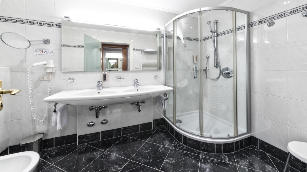 Badezimmer Doppelzimmer 03.jpg