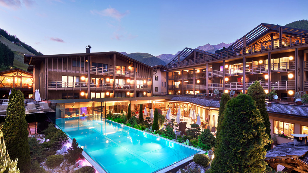 Hotel Quelle Nature Spa Resort - Hotel in Gsies at Mt. Kronplatz / Zuid-Tirol