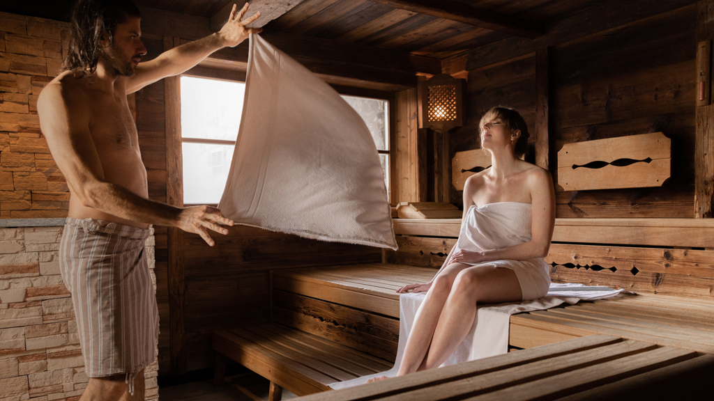 Wellness Finnische Sauna Saunaaufguss.jpg