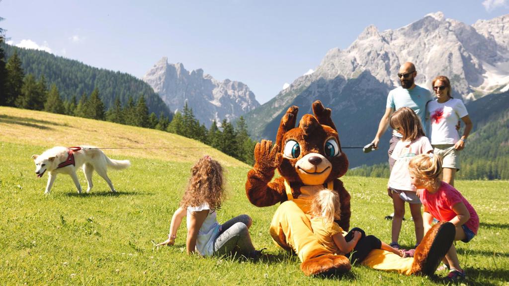 Raini Maskot 1.jpg