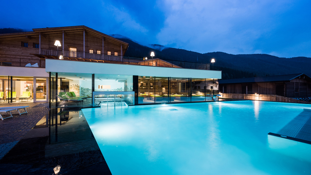 wisthalercom1709hotelstollhw84299.jpg