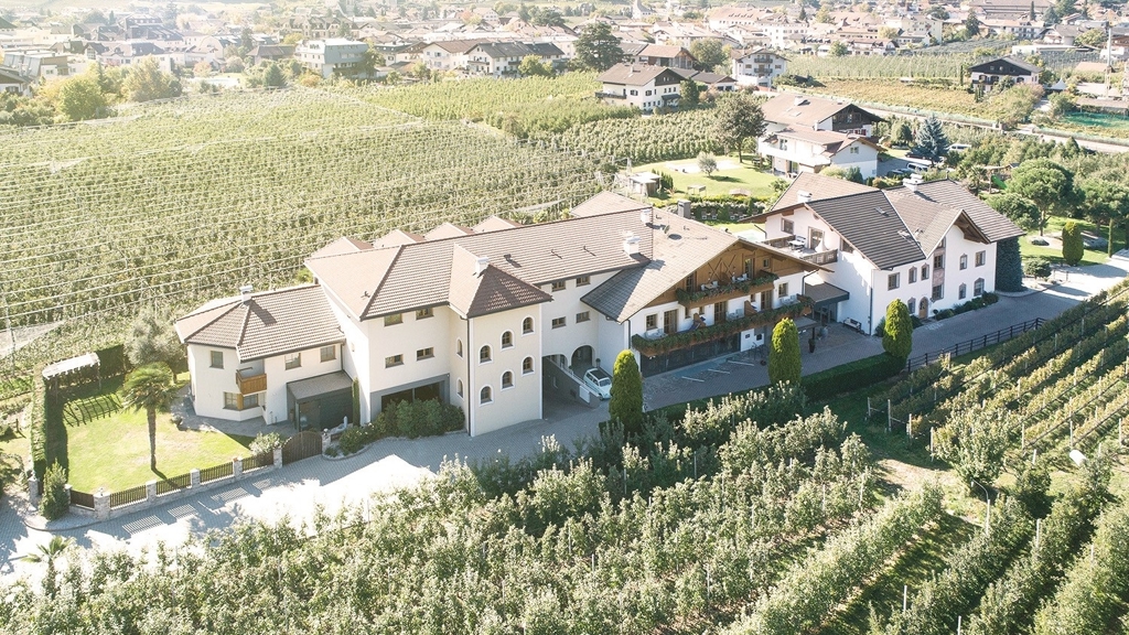 Im Tiefenbrunn - Gardensuites & Breakfast - Hotel in Lana in Meran and environs / Zuid-Tirol