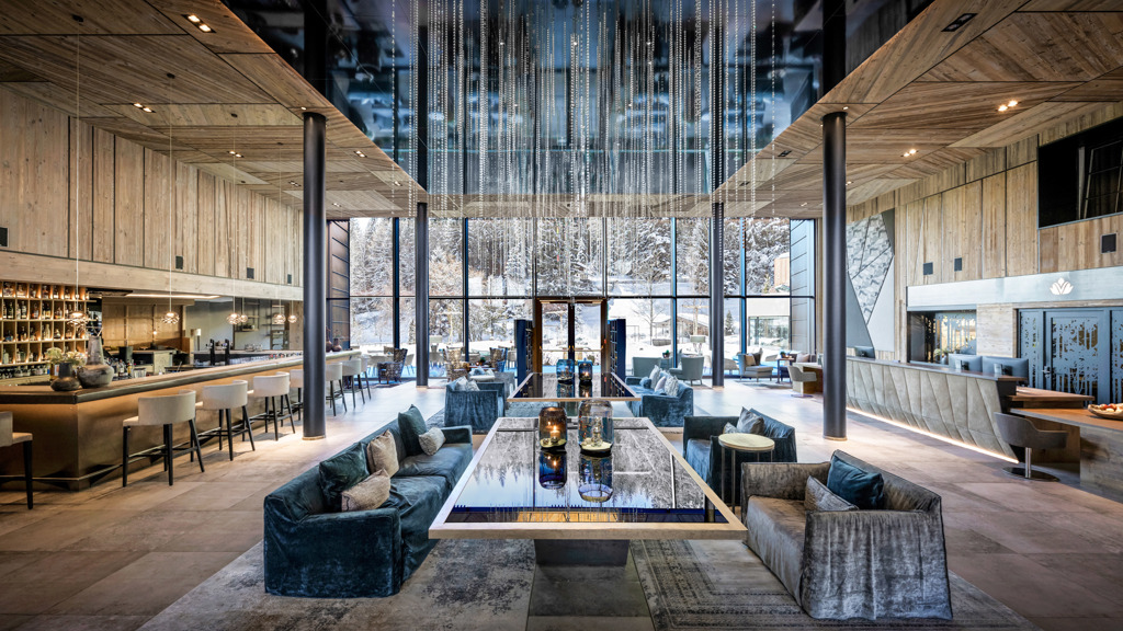 Headerbild 2 & großzugiger Eingangsbereich.jpg