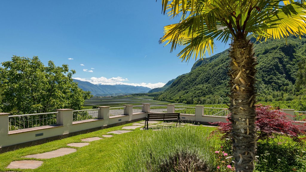 gartenhotel-suedtirol-wilma-garden-hotel-garten-bilder-slider-4.jpg